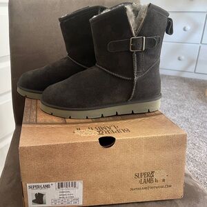 Super Lamb women’s 9B gray suede sheepskin fleece slip-on boots